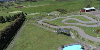 Excelente lote de diez mil doscientos metros cuadrados, fondo de ciento dieciséis metros,  en arriendo, ubicado en zona industrial de Cota Cundinamarca. Uso comercial, institucional o industrial, Opción de construir bajo modalidad de built to suit, con ochenta y ocho metros de vitrina, sobre la vía principal de Siberia a Cota