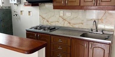 Apartamento en arriendo – Los Colores, Medellín

Disfruta de la comodidad y la excelente ubicación de este hermoso apartamento de aproximadamente 60 m², situado en el exclusivo sector de Los Colores.
Cuenta con espacios modernos y bien distribuidos:
3 habitaciones con closet
2 baños
Cocina integral con red de gas y calentador
Zona de ropas independiente
Piso en cerámica
Balcón y ventanal con excelente iluminación natural

Ubicado en unidad cerrada con portería 24 horas, parqueadero privado y zonas comunes ideales para tu bienestar y descanso.

Sector residencial, tranquilo y con fácil acceso a transporte público, universidades, centros comerciales y supermercados.