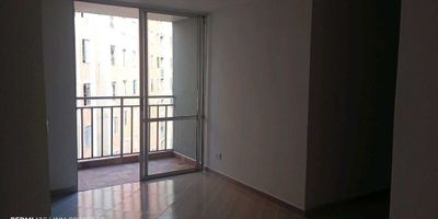 Apartamento en arriendo ubicado en la Mina Envigado unidad cerrada, cuenta con buena iluminación, buenos acabados, en el interior cuenta con 3 habitaciones con 3 closet, 2 baños cabinados, sala comedor, cocina integral, zona de ropas, balcón, la unidad cuenta con portería 24 horas, ascensores, parqueaderos comunes y privados (el apartamento cuenta con parqueadero privado) se encuentra en zona campestre, esta cerca al colegio comercial, cerca Iglesia santa maría de Nazaret, Tienda D1, el Centro de salud Manuel Uribe Ángel, además cuenta con rutas integradas del metro y llegan hasta la portería.
