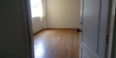 Aparta estudio arriendo candelaria, apto 703, Circunvalar, cra 3 CRA 10, calle 19, centro histórico, Monserrate, centro comercial el gran San. Estación de Transmilenio Universidades, cerca a  comercio,  Zona bancos. Un ambiente, Cocina eléctrica, Baño con division, closet, ubicado en edificio cluster. haz tu estudio digital en minutos, arrienda con nosotros. DISPONIBLE A PARTIR DE LA PRIMER SEMANA DE DICIEMBRE