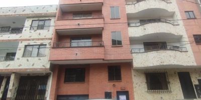 Sala Pequeña 2 ALCOBAS con Puerta 1 Closet Cocina Integral Gabinetes en la Cocina Terraza 1Baño Sencillo Piso en Ceramica No Red de Gas Servicios Compartido con el 5to Piso El Gas es con Pipeta No Mascotas y Maximo para Pareja con Hijo