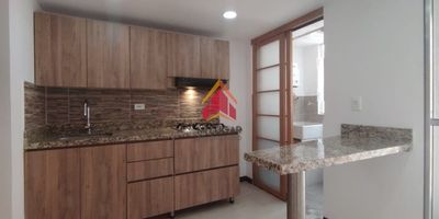 Apartamento en Arriendo – Sabaneta, Las Lomitas - Unidad CerradaCómodo y luminoso, con 63m² distribuidos en 3 habitaciones con clóset, sala comedor, 2 baños, cocina integral con red de gas, zona de ropas, calentador de agua, pisos en cerámica, balcón, cuarto útil y parqueadero cubierto. Ubicado cerca de colegios, parques y zonas de interés. Vive con tranquilidad y comodidad. ¡Contáctanos y agenda tu visita!MAVU 17.143 DE 2015 ENVIGADO // 118 DE 2020 SABANETA // 1794804 – ITAGÜÍ // 193-2023 BELLO // 202150185587 MEDELLÍN