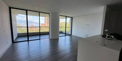 Para mayor información escribanos vía WhatsApp y uno de nuestros agentes inmobiliarios te atenderá.
Excelente apartamento para estrenar de 3 alcobas mas la del servicio, unidad completa , en el sector del tesoro.
