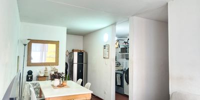 venta apartamento remodelado nivel 3 sin ascensor,consta de 3 habitaciones 1 baño sala comedor cocina zona de oficios ,el condominio cuenta con zona infantil, amplias zonas verdes portería 24 horas sector tranquilo parqueaderos comunitario sector exclusivo del norte cerca a colegios ,iglesias centros comerciales,clínicas fácil acceso a transporte público y masivo