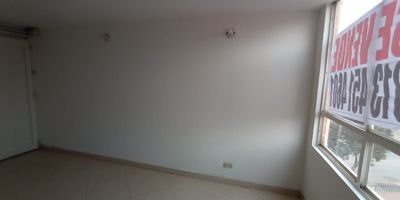 Se vende apartamento en Fontibón – Zona Franca (Conjunto Pueblo Nuevo 1)

Excelente ubicación, cerca a la Zona Franca, colegios, transporte público y centros comerciales.

3 habitaciones | 1 baño | Conjunto cerrado
Iluminado, cómodo y con buena ventilación.

Precio: $160.000.000
Administración: $91.000

 Portería 24 horas, zonas verdes, salón comunal y juegos infantiles.
 Contáctame para más información o agendar visita.
 Fontibón – Pueblo Nuevo 1, Bogotá D.C.