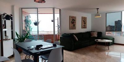 Para mayor información escribanos vía WhatsApp y uno de nuestros agentes inmobiliarios te atenderá.
Apartamento en arriendo en unidad cerrada cerca a centros comerciales; facil acceso desde la via principal y a rutas de transporte.
Puerta de seguridad, piso en ceramica y madera, sala comedor independiente, 3 alcobas con baño en la principal, cocina integral abierta tipo americano, alcoba y baño de servicio, balcon y parqueaderos lineales cubiertos).
Ascensor, parques infantiles, zonas verdes, vigilancia 24 horas, citofonia y circuito cerrado de tv.
