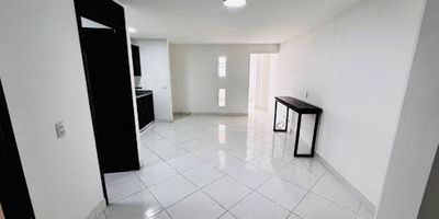 Arriendo apartamento en belen rosales sobre la calle 30, piso 5to sin ascensor, cuenta con sala comedor, zona de ropas, calentador de paso, 1 baño cabinado, cocina integral con red de gas, 1 alcoba amplia con closet. Ubicado en edificio