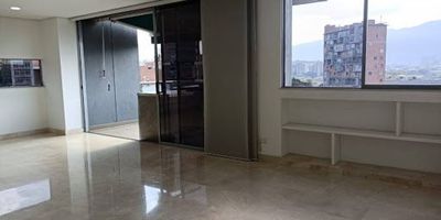 Apartaestudio moderno en arrendamiento en el sector de Santa María de Los Ángeles en el Poblado. Cuenta con buenos acabados, amplios y cómodos espacios, excelente iluminación natural, vista panorámica del sector, balcón acogedor, todo dentro de un entorno familiar y tranquilo con poco tráfico vehicular.  En unidad con piscina, turco, gimnasio, salón social y parque infantil. Ubicado entre la avenida Poblado y la avenida Las Vegas, cerca a restaurantes y a cinco minutos del Centro Comercial Santa Fe. Cómodas vías de acceso y con facilidad de abordaje a rutas de transporte público.