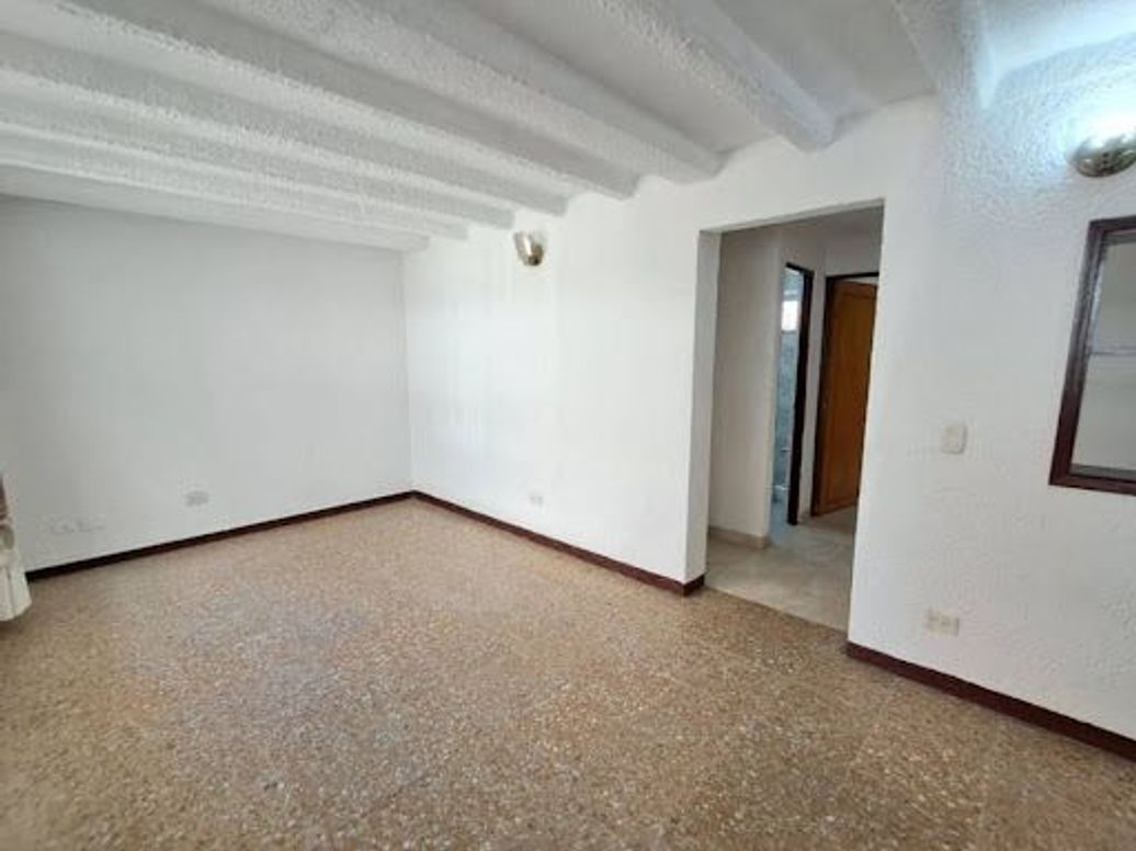Casa de 5 alcobas en venta en Engativa Centro, Bogotá, 72 m² · foto 3 de 20