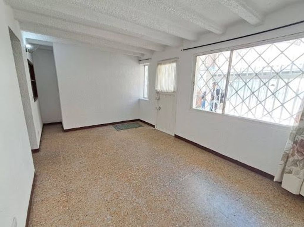 Casa de 5 alcobas en venta en Engativa Centro, Bogotá, 72 m² · foto 2 de 20