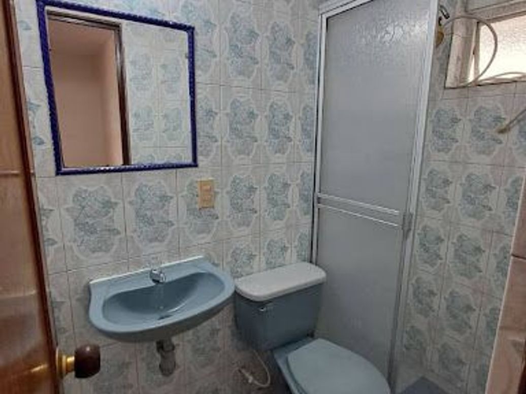 Casa de 5 alcobas en venta en Engativa Centro, Bogotá, 72 m² · foto 9 de 20