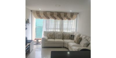 Se vende hermoso apartamento piso 7, con excelente iluminación natural, ubicado en La Estrella - sector La Aldea, con un área de 61.73m2, consta de tres habitaciones, closet, dos baños, cocina con barra americana, sala amplia, zona de ropa, balcon con vista, un parqueadero privado; además el conjunto ofrece espacios ideales para disfrutar en familia y conectarse con la naturaleza, como piscina climatizada para adultos y niños, zona BBQ y amplios espacios sociales, salón social, cancha sintética, extensas zonas verdes con arboles frutales disponibles para la comunidad, zona para mascotas, juegos infantiles, zonas de meditación y senderos naturales, 2 torres con portería 24 horas. Predial - 636.900, Administración - 323.756 ¡Esta es tu oportunidad para tener tu apartamento! Contáctanos para mas información
