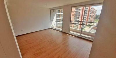Espectacular apartamento con una ubicación privilegiada en la Ciudadela Novaterra, este inmueble cuenta con un área de 68 mt2, es perfecto para una pareja o familia que busca comodidad y tranquilidad, este apartamento ofrece todo el espacio que necesitas para tu día a día, cuenta con 3 habitaciones, 2 baños, su cocina integral y balcon Además, tendrás acceso a una amplia área sociales la cuales son zona BBQ, piscina y gimnasio, zonas verdes para un día de relajación y diversión en familia, también cuenta con fácil acceso a transporte para calle 13. ¡Podrás moverte por el municipio y sus alrededores sin problema y tendrás todo lo que necesitas a tu alcance!  ¡Contáctanos! para agendar tu cita.
