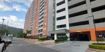 Área: 65 m2
3 Habitaciones 
2 Baños 
Sala comedor
cocina integral
Patio de ropas
Parqueadero cubierto en piso 3
Balcon con Vista al Exterior