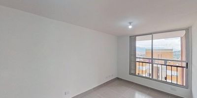 Código 9620FR522

Apartamento en venta de 41m2, con vista exterior, acceso por escaleras y ascensor. Consta de 2 habitaciones, 1 baño, sala comedor, cocina integral y zona de lavandería. Tiene piso cerámico en todas sus zonas. El conjunto cuenta con zonas sociales, parque infantil, piscina y vigilancia privada las 24 horas. Cerca al almacén de cadena como D1; cerca a colegio Villa del Sol; Vías de acceso por la Carrera 63A y la Calle 77.
