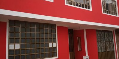 Descubra esta imponente propiedad de 108 m² construidos (9x12), perfecta para familias que buscan espacios generosos o inversionistas visionarios. Con una distribución excepcional que incluye:

✨ 6 confortables habitaciones
✨ 3 baños completos
✨ 2 espaciosas salas independientes
✨ 2 cocinas funcionales
✨ Garaje privado
✨ Patio de ropas

La versatilidad de sus dos niveles y la duplicidad de espacios sociales la convierten en una propiedad única en su categoría.

? Precio: $375,000,000

¡Una oportunidad que combina comodidad, espacio y excelente distribución! Agenda tu visita hoy mismo.