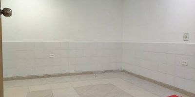 Excelente inmueble, por ubicación entorno mixto residencia y comercial, cerca a. Hospital Manuel Uribe Angel, Colegio la normal, escuela pió 12, Mall city plaza, plaza de mercado, transporte publico integrados al metro, estacione envigado, y demás.