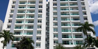 Apartamento con tres habitaciones dos baños,sala comedor cocina integral, baño y cuarto de servicio, balcon, se encuentra en piso alto del lado de la sombra, garaje privado, piscina, salon social,parque infantil