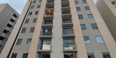 ¡Bienvenido a tu nuevo hogar! Este moderno apartamento de 80 m² se encuentra ubicado en Cajicá, ofreciendo vista interior e incidencia solar tarde. El espacio se distribuye de la siguiente manera: sala comedor con balcón amplio y depósito, baño social, tres alcobas con closet, principal con baño privado y Vestier, estudio, cocina integral a gas, barra tipo americana y Zona de lavandería, ideales para descansar y disfrutar de la tranquilidad. funcionalidad. Parqueadero cubierto. Piso cuatro con ascensor. Cerca a universidades, colegios y centros comerciales, principales vías de acceso Cra 6 , Vía Cajica -Zipaquira, otras. Zonas sociales: Pendientes de entrega. Este apartamento combina comodidad, vistas espectaculares y un ambiente acogedor. ¡No te pierdas la oportunidad de conocerlo! Cod: 5161