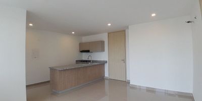 Descubre este apartaestudio de 56 metros cuadrados con  sala-comedor, cocina integral, 1 habitación, 1 baño, zona de ropas, ofrece una excelente iluminación natural, disfruta de una vista exterior desde el balcón, cuenta con depósito, zona de BBQ y vigilancia privada 24/7, piscina, gimnasio, planta eléctrica, ascensor, zona infantil y 1 parqueadero . ¡No pierdas la oportunidad de vivir en este lugar! Contáctanos para más información o agendar una visita.