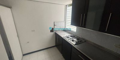 65° 75m2 aproximados, 2 habitaciones, 2 baños, 3 closet, sala-comedor, cocina integral, gas natural, calentador, zona de ropas, parqueadero privado.
Valor del canon $ 2.700.000 