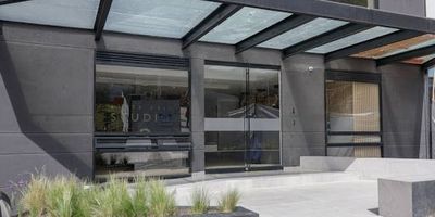 Arriendo apartaestudio en Usaquén  North Point Studios II. Acogedor apartaestudio de 29 m ubicado en el moderno complejo North Point Studios II, ideal para jóvenes profesionales, estudiantes o parejas que buscan comodidad y excelente ubicación. A pocos minutos de los centros comerciales Palatino y Belaire Plaza, y de las universidades El Bosque y San Buenaventura. Cuenta con acceso rápido a supermercados como D1, Ara y Oxxo, además de excelentes vías de transporte por la Carrera Séptima. El edificio ofrece gimnasio, coworking, terrazas con vista panorámica, zona BBQ, salón de spinning y plazoleta social. Todo lo que necesitas para vivir bien, en un solo lugar. Para mas informacion contactarse al 315 466 7859 o al correo anayibe.sanchezinmobiliariabogota.com. El equipo de Inmobiliaria Bogotá está comprometido en ofrecerte una experiencia de vida excepcional desde el momento en que eliges formar parte de nuestra comunidad.