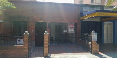 EXCELENTE LOCAL UBICADO EN EL SECTOR DE FLORESTA PARQUE, A 1 CUADRA DE LA AVENIDA 80. CUENTA CON AMPLIOS ESPACIOS Y UNA EXCELENTE UBICACIÓN QUE PERMITE GENERAR MUY BUENOS INGRESOS AL SER UNA ZONA MUY COMERCIAL. RECOMENDADO LOCAL PARA DROGUERÍAS, 26 METROS APROX. LIBRE DE AGUA Y LUZ