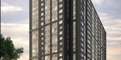 Descubre este moderno apartamento en arriendo, ubicado en el exclusivo proyecto Artesa, sobre la Avenida Carrera 68 con Américas, una zona estratégica y de alta valorización. Situado en un piso 20, ofrece una vista simplemente espectacular. Su diseño contemporáneo y acabados de lujo crean un ambiente elegante y acogedor.
Cuenta con una amplia habitación principal, un estudio cerrado ideal para trabajar o usar como segunda alcoba, un baño con excelentes terminaciones, cocina integral totalmente equipada y zona de ropas independiente.
Un espacio perfecto para quienes buscan confort, estilo y una vista inigualable desde las alturas. Cod: 5153