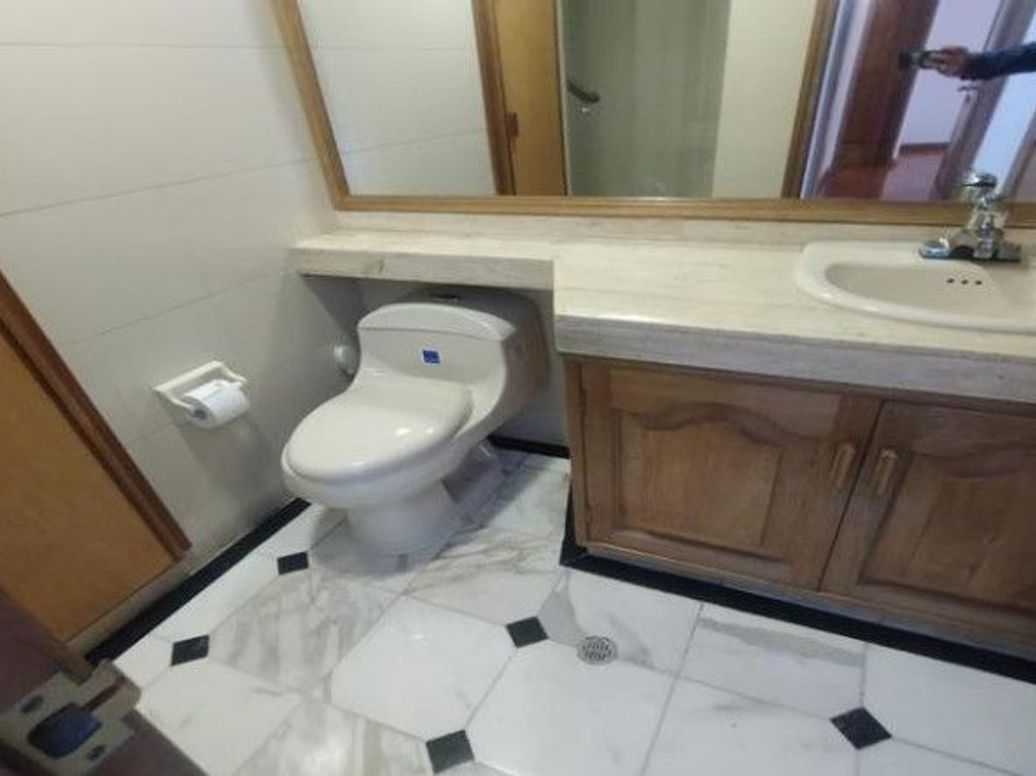 Apartamento de 3 alcobas en venta en Santa Barbara Occidental, Bogotá, 126 m² · foto 17 de 20