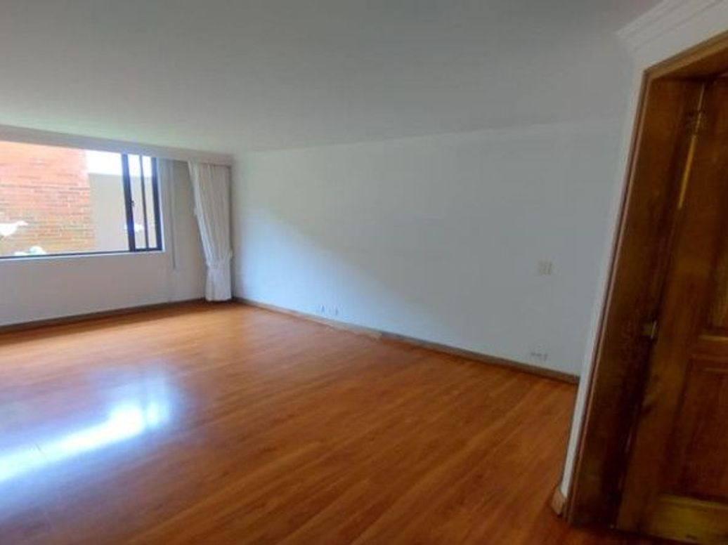 Apartamento de 3 alcobas en venta en Santa Barbara Occidental, Bogotá, 126 m² · foto 10 de 20