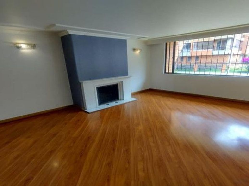 Apartamento de 3 alcobas en venta en Santa Barbara Occidental, Bogotá, 126 m² · foto 3 de 20