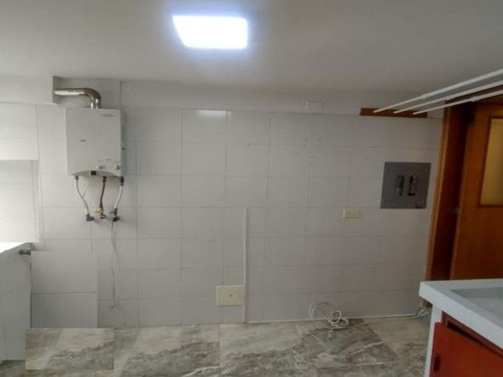 Apartamento de 3 alcobas en venta en Santa Barbara Occidental, Bogotá, 126 m² · foto 7 de 20