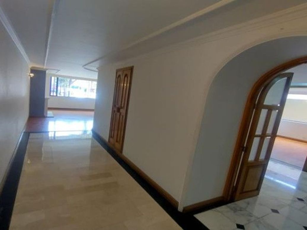 Apartamento de 3 alcobas en venta en Santa Barbara Occidental, Bogotá, 126 m² · foto 19 de 20