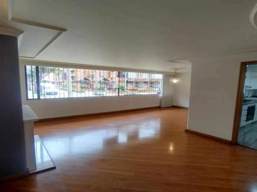 Apartamento de 3 alcobas en venta en Santa Barbara Occidental, Bogotá, 126 m² · foto 4 de 20