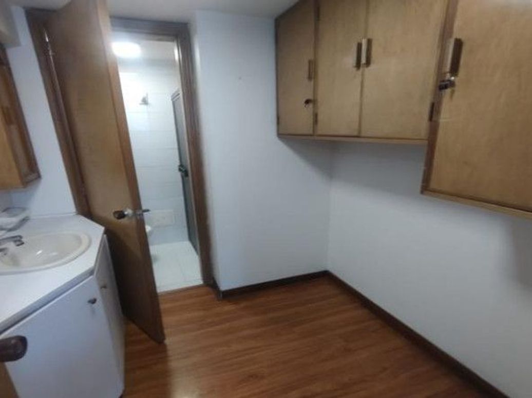 Apartamento de 3 alcobas en venta en Santa Barbara Occidental, Bogotá, 126 m² · foto 8 de 20