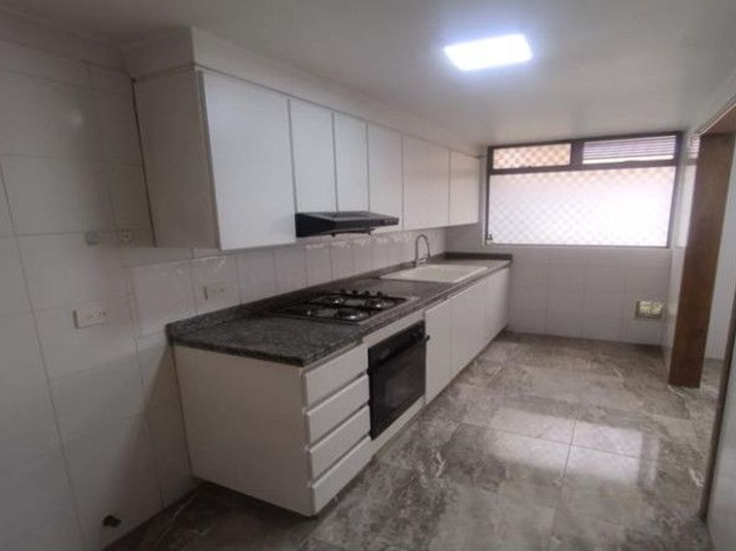 Apartamento de 3 alcobas en venta en Santa Barbara Occidental, Bogotá, 126 m² · foto 6 de 20