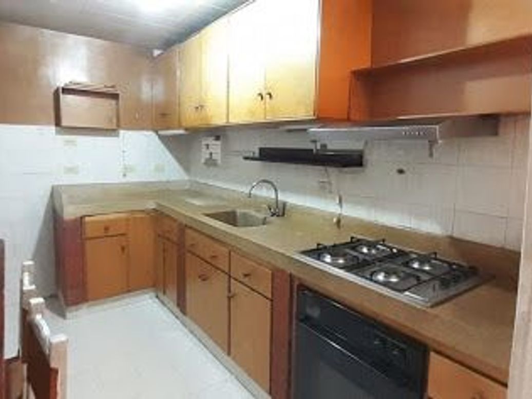 Casa de 7 alcobas en venta en Los Alcázares, Bogotá, 181 m² · foto 10 de 12