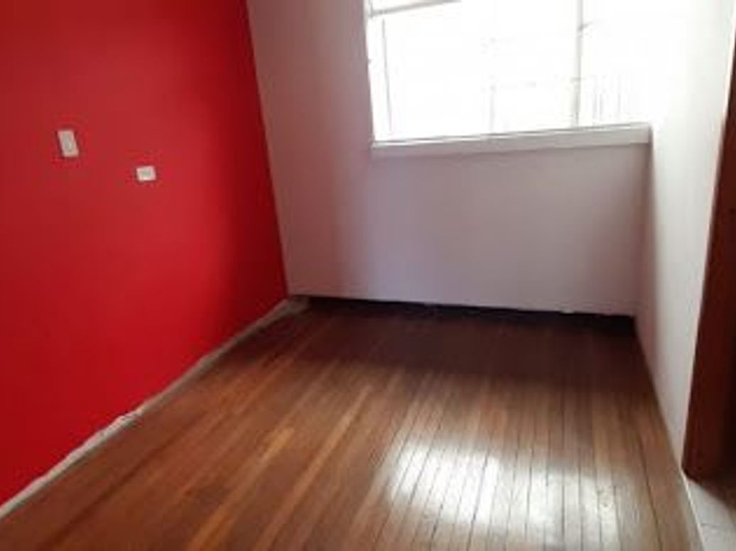 Casa de 7 alcobas en venta en Los Alcázares, Bogotá, 181 m² · foto 7 de 12
