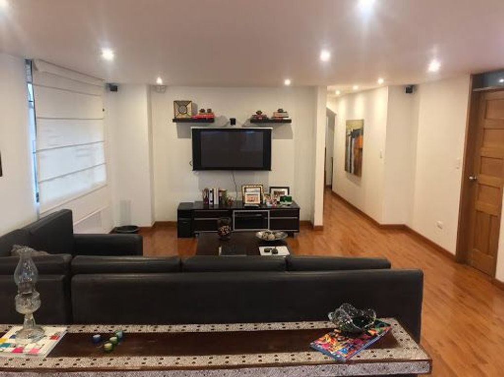Apartamento de 3 alcobas en venta en El Castillo, Bogotá, 219 m² · foto 17 de 20