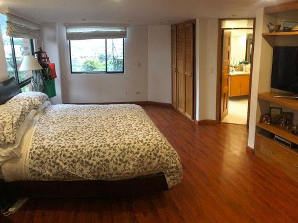 Apartamento de 3 alcobas en venta en El Castillo, Bogotá, 219 m² · foto 12 de 20