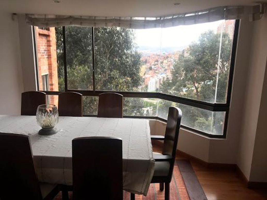 Apartamento de 3 alcobas en venta en El Castillo, Bogotá, 219 m² · foto 2 de 20