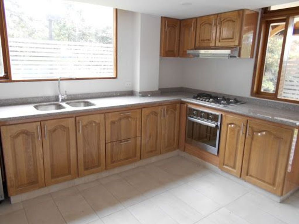 Casa de 5 alcobas en venta en Cerros De Suba, Bogotá, 378 m² · foto 3 de 8