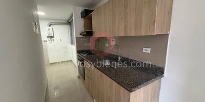 Arriendo apartamento en Medellín sector Estadio, segundo piso, 65 mt², 3 alcobas, 3 clósets, 2 baños, sala comedor, cocina integral con red de gas, calentador, zona de ropas y parqueadero.  Arrienda Activos y Bienes, Inmobiliaria experta en administración y arrendamiento de apartamentos, casas, locales, bodegas y oficinas en el Oriente Antioqueño, Medellín y toda el área Metropolitana. Información sujeta a cambios. Las imágenes de muebles, enseres, decoración y demás elementos son una referencia.