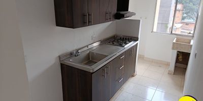 Se arrienda acogedor apartamento cerca de las Torres de Bombona, cerca de la Placita de Flores, la universidad CESDE, tiendas D1, colegios, parques, supermercados, con una amplia variedad de rutas de transporte publico cercanas entre las que destaca el Tranvía.El inmueble cuenta con 3 alcobas, 2 closet, 2 baños, sala-comedor, cocina integra, red de gas, píso en cerámica, balcón con vista panorámica, portería 24 horas.Anímate, ¡¡agenda tú cita ya!!