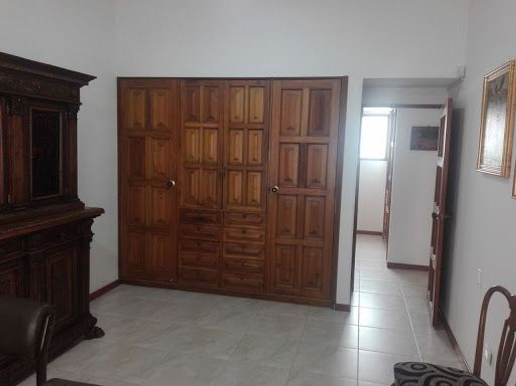 Casa de 10 alcobas en venta en Santa Barbara, Bogotá, 348 m² · foto 5 de 13