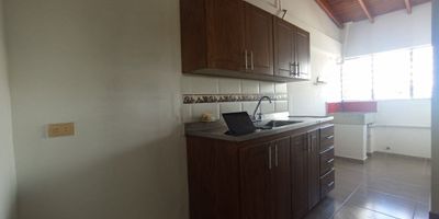 Apartamento en ARRIENDO de 2 habitaciones, 1 baño,cocina, sala comedor amplia, zona de ropas.