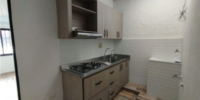 ¡Excelente apartamento con luz natural y hermosos acabados!
Cuenta con 2 amplias habitaciones, 1 baño, cocina integral y una excelente iluminación natural. Ubicado en un segundo piso, ofrece un ambiente cómodo y acogedor.

Situado sobre vía principal, con fácil acceso a múltiples rutas de transporte, en una zona residencial y comercial muy conveniente. Cerca de supermercados, droguerías, tiendas D1, talleres, spa de carros, y lugares estratégicos como la fábrica Noel, la calle 10 y el puente de la 4 Sur.
