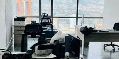 CÓDIGO ADBIENES 2325. ESPECTACULAR OFICINA PARA LA VENTA EN EL POBLADO.LAS PALMAS, SECTOR CASTROPOL.