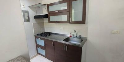 Apartamento en arriendo en Belén, con un área de 65 m² distribuidos en 3 habitaciones, 2 baños, parqueadero y cuarto útil. Ubicado en una zona tranquila y de fácil acceso, cerca del Colegio Padre Manyanet. Ideal para quienes buscan comodidad, buena ubicación y cercanía a servicios, transporte y zonas comerciales.