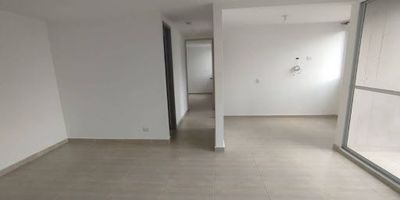 Se arrienda acogedor apartamento en Mazzaro, ubicado en un sector tranquilo y de fácil acceso, con buena iluminación y ventilación natural.
Cuenta con 2 alcobas, un estudio, 2 baños, 2 closets, cocina integral, calentador a gas, garaje y cuarto útil.